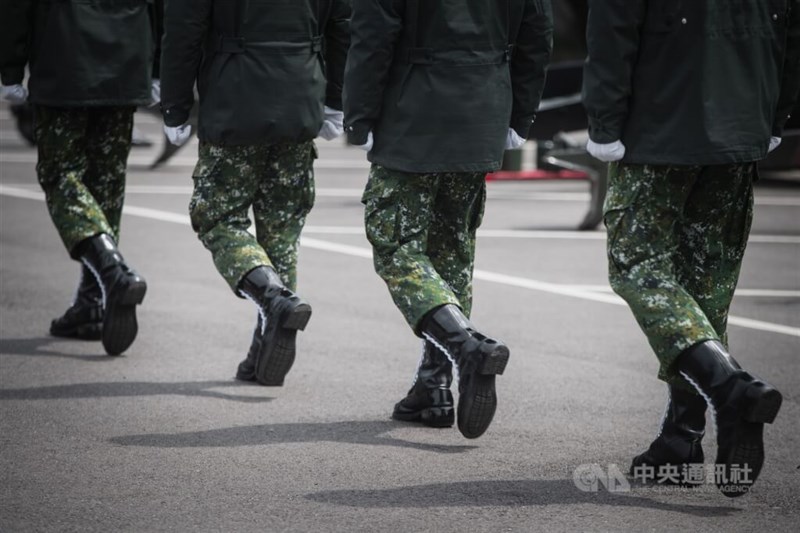 イメージ＝歩く軍人たち（資料）