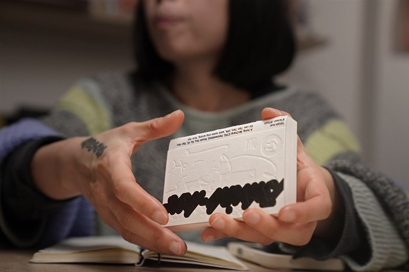 野点の張玉音ディレクターが手掛けた台湾彫師の図録「刺花」(攝影:徐肇昌)