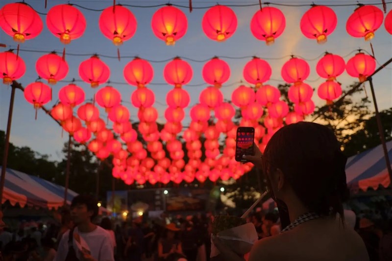 過去に開催された夜の台湾フェスタの様子＝台湾フェスタ実行委員会提供