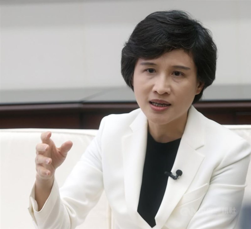 鄭麗君氏＝資料写真
