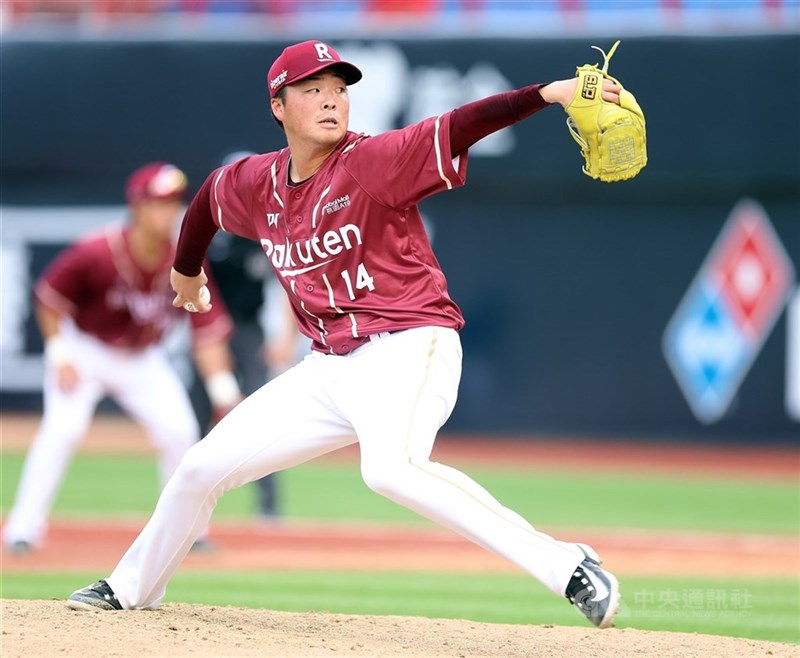 昨年、楽天モンキーズでプレーした鈴木駿輔（資料）
