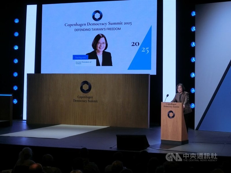 コペンハーゲン民主主義サミットで講演を行う蔡英文前総統＝5月13日、コペンハーゲン