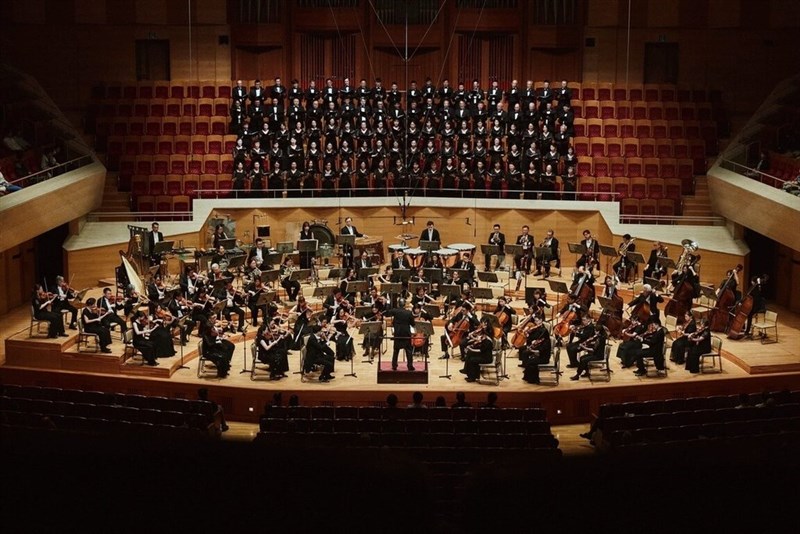 2日、東京港区のサントリーホールで共演する台湾フィルハーモニック（NSO）と台北フィルハーモニック合唱団（NSO提供）
