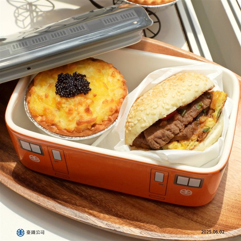 A5ランク和牛を使った台湾鉄路の特製弁当（同社のフェイスブックから）