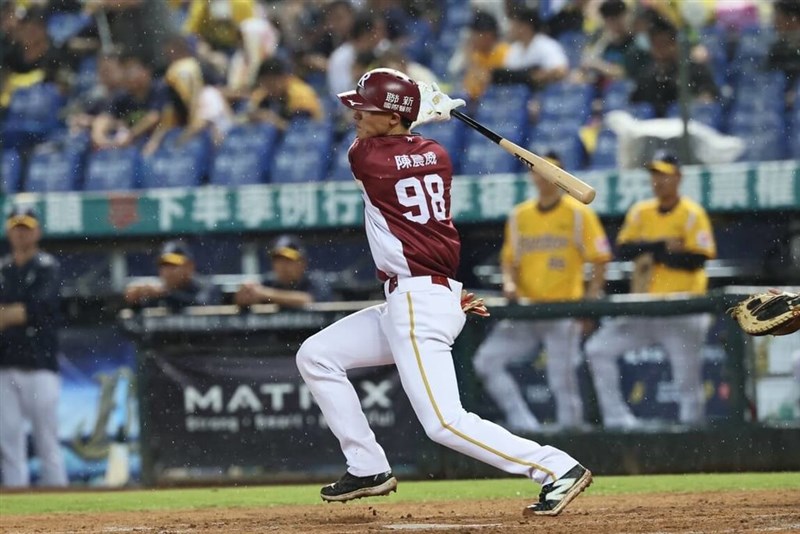 楽天モンキーズの陳晨威＝6月12日、台中市（球団提供）