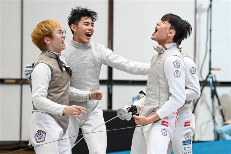 フェンシングのアジア選手権の男子フルーレ団体で銅メダルに輝いた台湾代表（国際フェンシング連盟提供）
