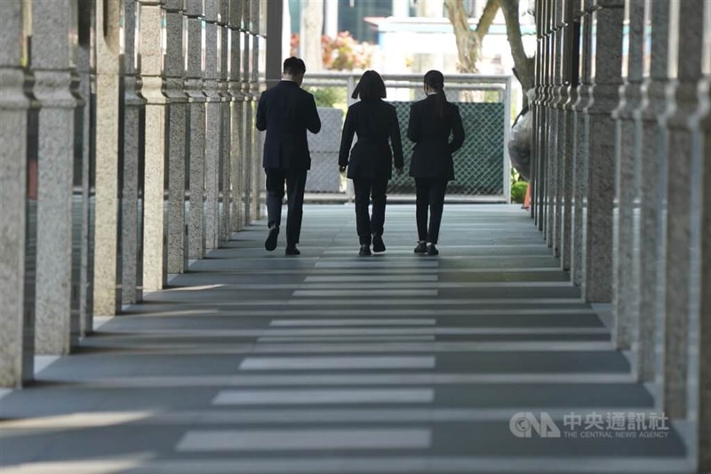 機関の首長や局長級の職員がいじめの加害者に認定された場合、最大で100万台湾元（約490万円）の過料が科される。写真はイメージ（資料）