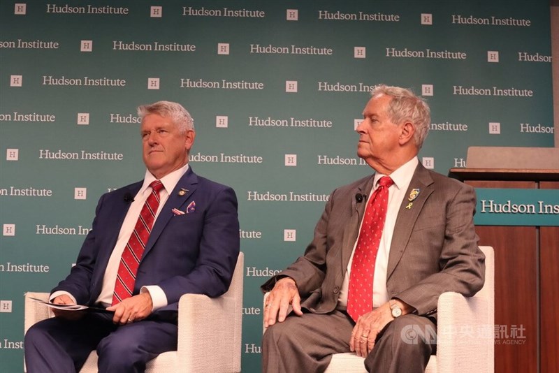 米シンクタンク、ハドソン研究所の座談会に出席した共和党の下院議員、トロイ・ダウニング氏（左）、ジョー・ウィルソン氏＝7月14日、ワシントン