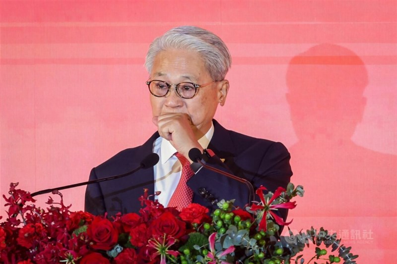 台新新光FHの発足を祝うレセプションであいさつする同社の呉東亮董事長＝7月24日、台北市