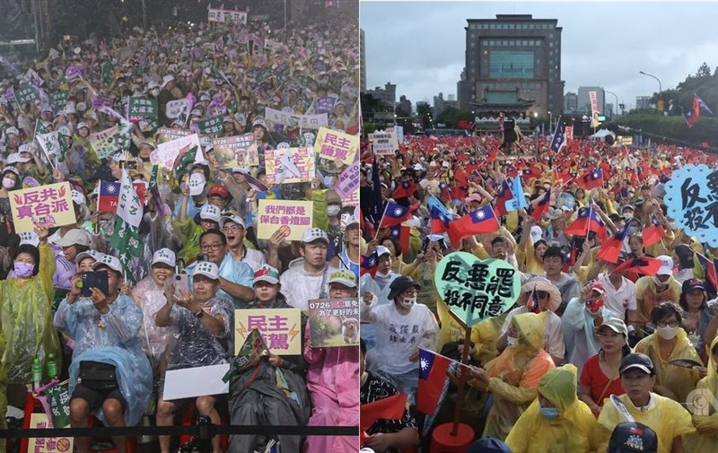 台北市内で行われる大規模集会。左はリコール支持派、右はリコール反対派＝7月25日