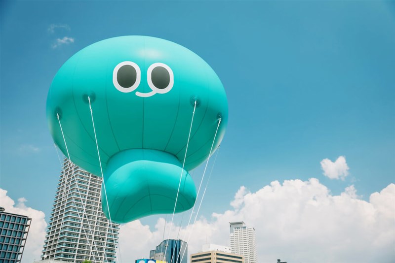 文化部（文化省）主催の台湾文化発信イベント「We TAIWAN」のマスコット、「a-We」（アウィー）を模した巨大バルーン＝同部提供