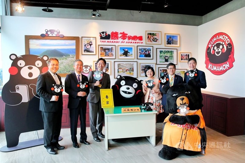 桃園国際空港の第2ターミナルで熊本県の文化や観光をPRする展示が行われている。会期は12月14日まで＝2025年8月3日、中央社記者呉睿騏撮影