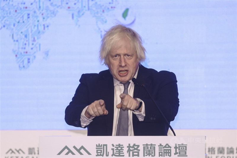 ケタガランフォーラムで講演する英国のジョンソン元首相＝8月5日、台北市