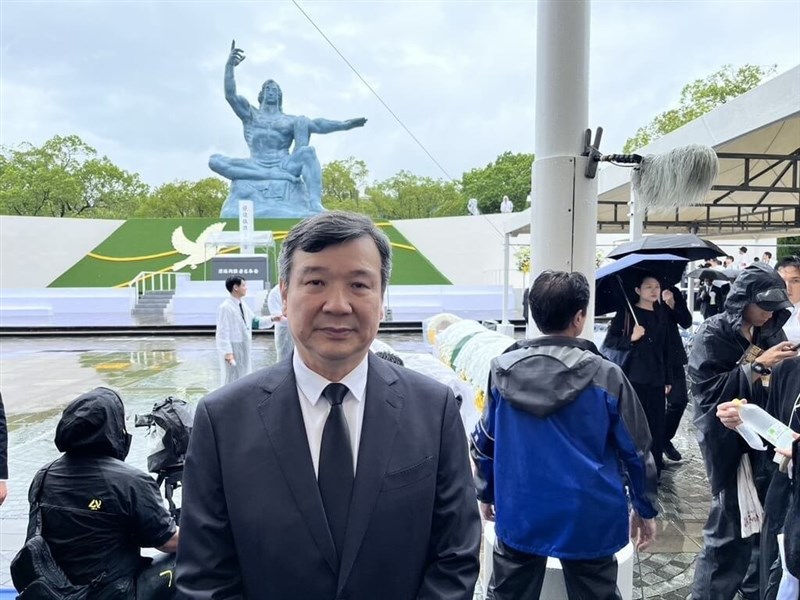 長崎原爆犠牲者慰霊平和祈念式典に台湾の代表として初めて参列した李逸洋駐日代表＝8月9日、長崎市（駐日代表処提供）