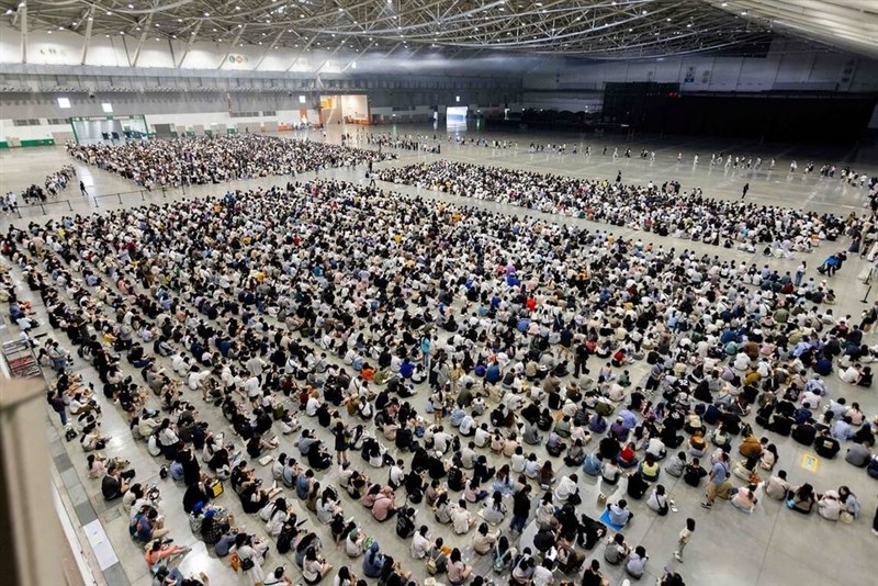 「2025クリエーティブエキスポ台湾」台北南港展覧館の会場では空調の効いた待機スペースを設置し、列を作る来場者の負担を減らす取り組みも行われた（文化部提供）