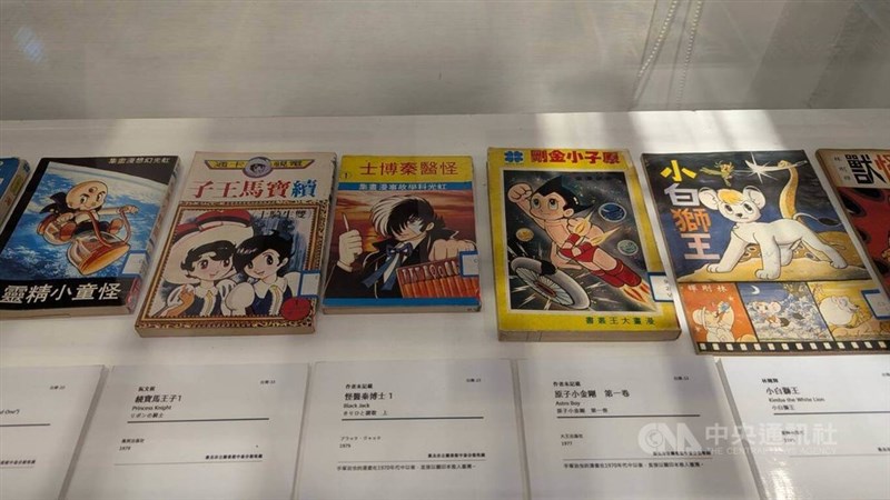 中部・台中市の国家漫画博物館東側園区で展示されている漫画の数々＝2025年8月16日、中央社記者王宝児撮影