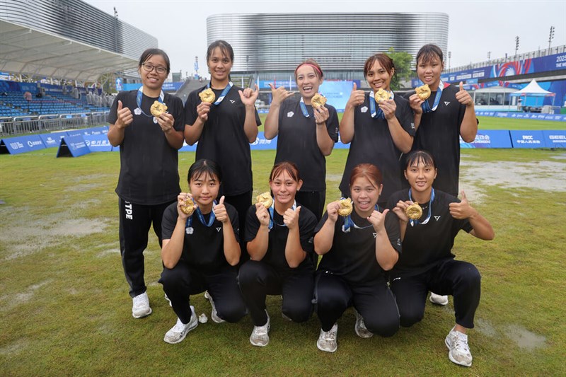 「ワールドゲームズ」成都大会に出場し、綱引き女子500キロ級で優勝した台湾代表たち＝中華オリンピック委員会提供