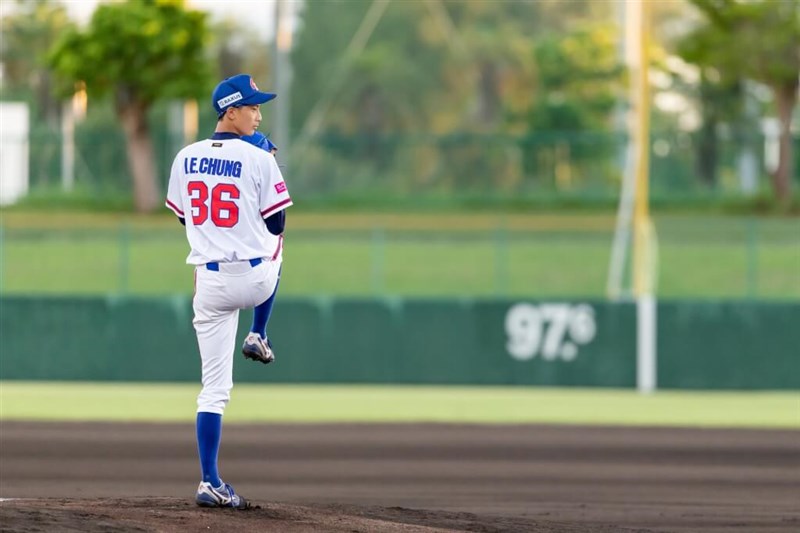 中国戦に先発した鍾亦恩。4回無失点8奪三振で勝利に貢献=9月5日、沖縄県(中華民国野球協会提供)