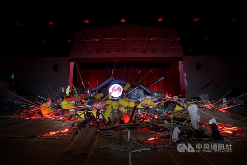 日本の現代美術作家、柳幸典さんの作品「プロジェクト・ゴジラ―健康な島々幸福な馬祖」