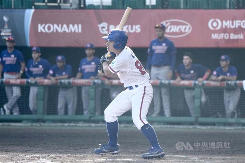 延長九回にサヨナラ打を放った李楷棋＝9月12日、沖縄県