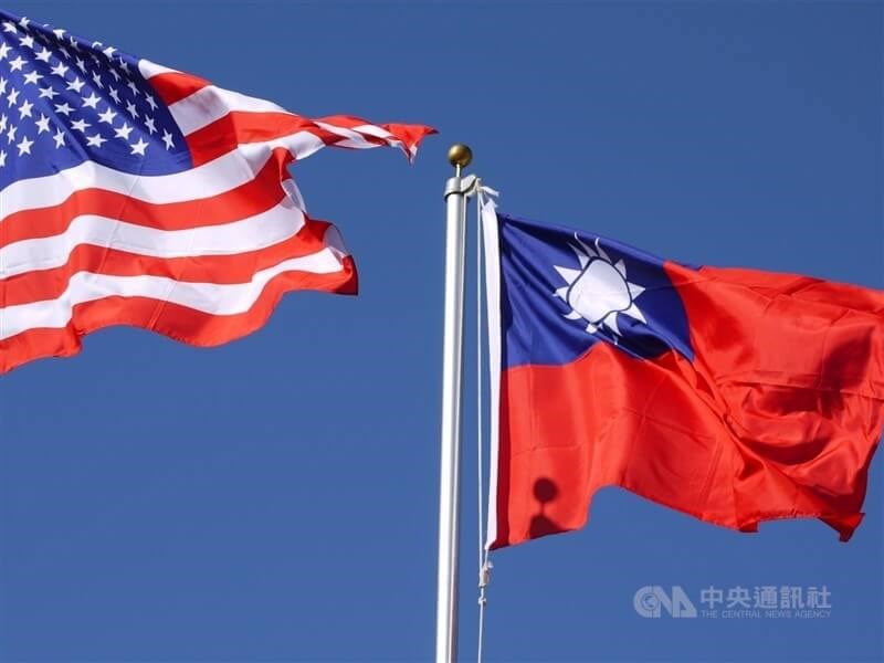 米国と中華民国(台湾)の国旗(資料)