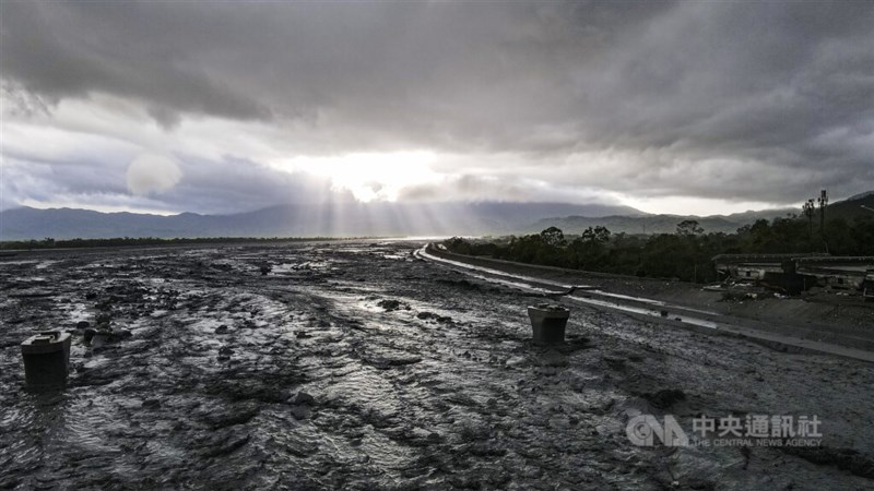 写真・動画特集】花蓮県で洪水 台風18号による大雨でせき止め湖