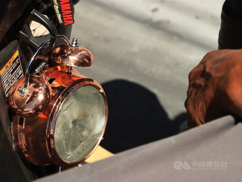 洪水発生時刻で止まった時計＝2025年9月25日、中央社記者鄭清元撮影