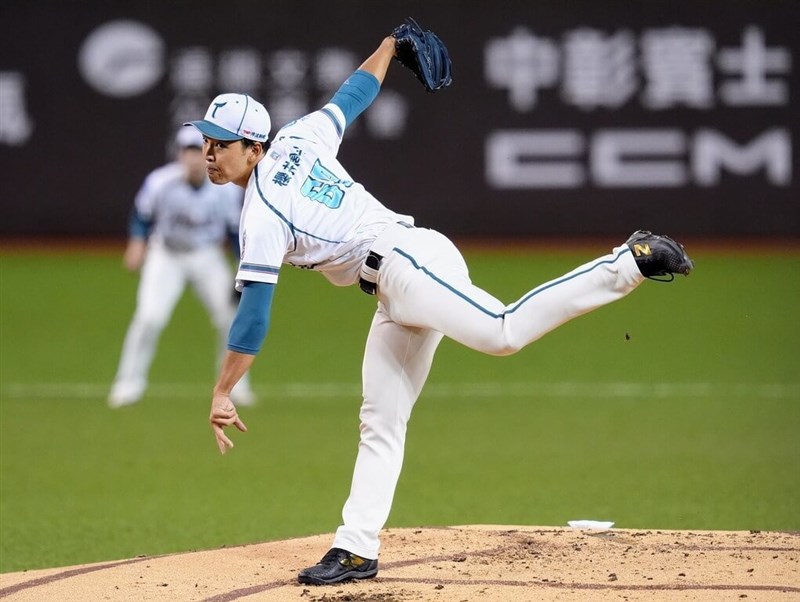 台鋼ホークスの櫻井周斗投手（資料、球団提供）