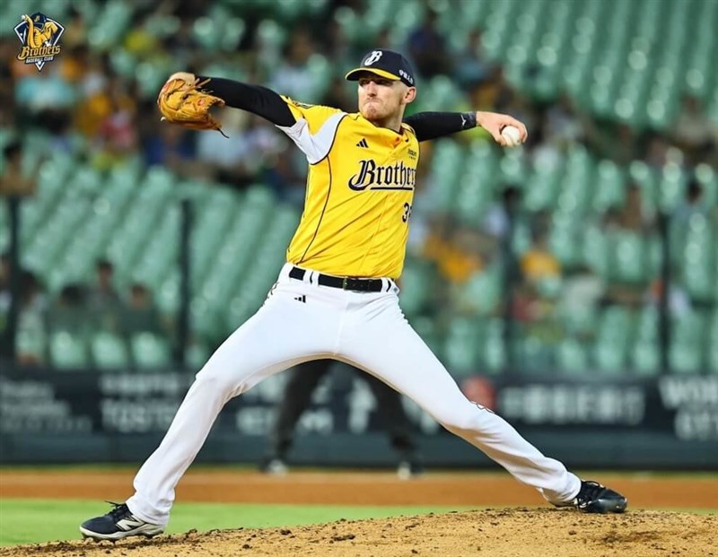 3日の試合で5回無失点で7勝目を挙げた中信ブラザーズのリーブラント（球団提供）