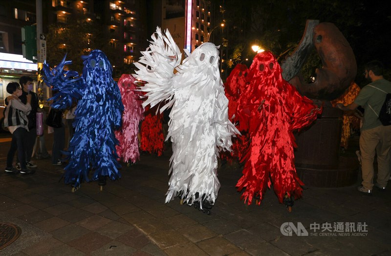 昨年大安森林公園で開かれた「台北白夜祭」の様子=中央社資料写真