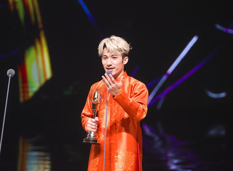 連続ドラマ主演男優賞を受賞したリエン・ビン・ファット＝中央社記者鄭清元撮影、2025年10月18日