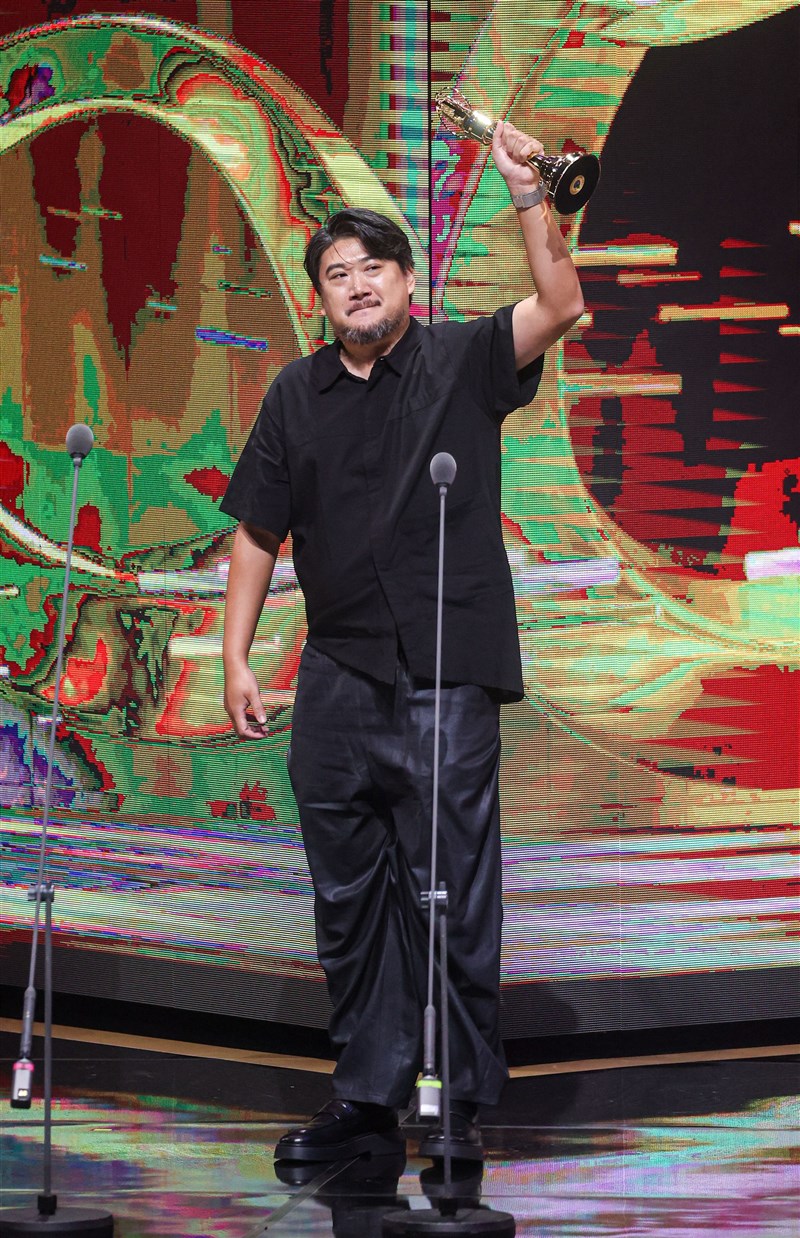 「聴海湧」で監督賞を受賞したスン・ジエハン＝中央社記者鄭清元撮影、2025年10月18日