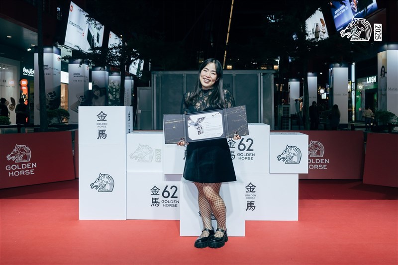 アジアの新鋭監督による長編作品などを対象にした「NETPAC賞」を「禍禍女」で受賞したゆりやんレトリィバァ監督（台北金馬映画祭実行委員会提供）