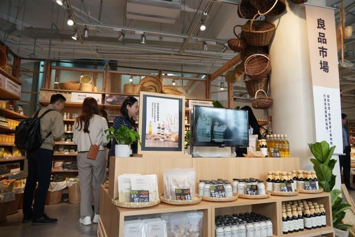 21日に開業した「MUJI無印良品斗六店」の店内（雲林県政府提供）