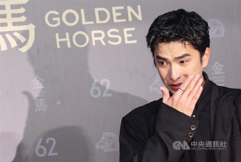 プレスルームで目を赤くして涙を見せるツェン・ジンホア＝中央社記者張新偉撮影、2025年11月22日