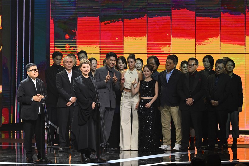劇映画作品賞を受賞した「大濛」チーム（台北金馬映画祭実行委員会提供）