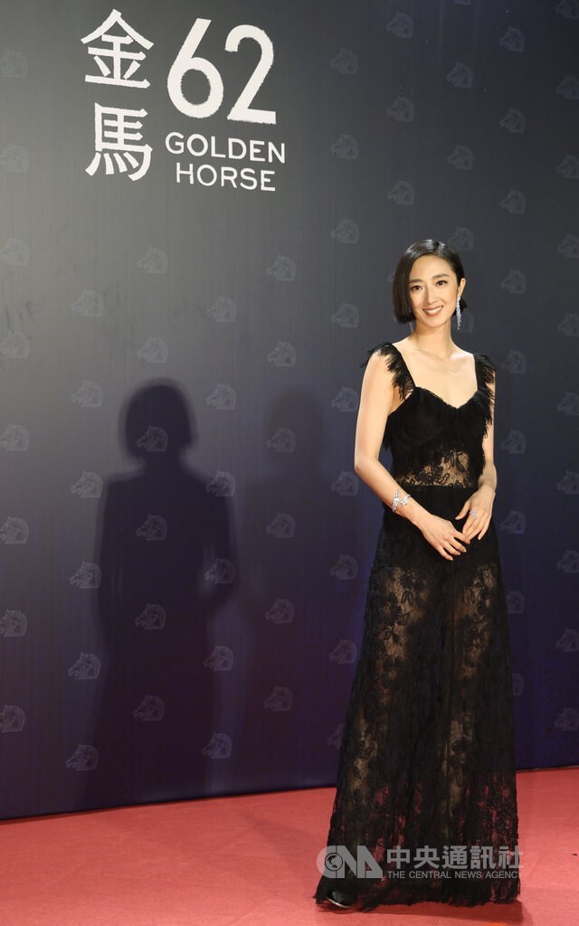 台北金馬映画祭で閉幕作に選ばれた日台米合作映画「Dear Stranger／ディア・ストレンジャー」のグイ・ルンメイ（桂綸鎂）もプレゼンターとして登場。優雅なドレスで独特のオーラを放った＝中央社記者張新偉撮影