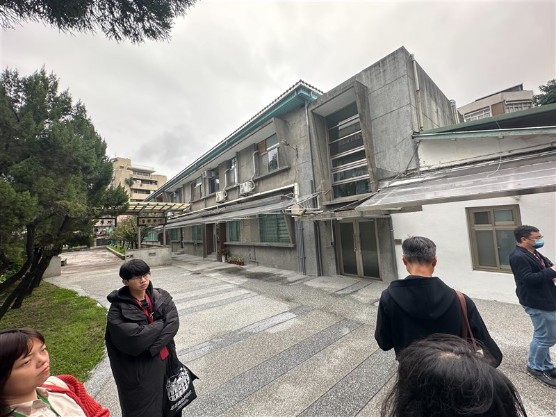 ガイドの学生によると、音楽学院の建物はコンクリートが多用されたシンプルな設計で、第2次世界大戦後、米国の経済援助を受けていた時期の特徴を持っているという