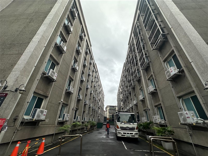 1974年に完成した学生第一宿舎は、H字型の建物2棟に490部屋が設けられ、2700人が居住できる。今でも多くの学生が暮らしている