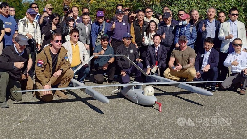 TCO（台湾彩光科技、台中市）が米エッジ・オートノミーの許可を得て生産した垂直離着陸型の長距離無人機＝12月11日、嘉義県