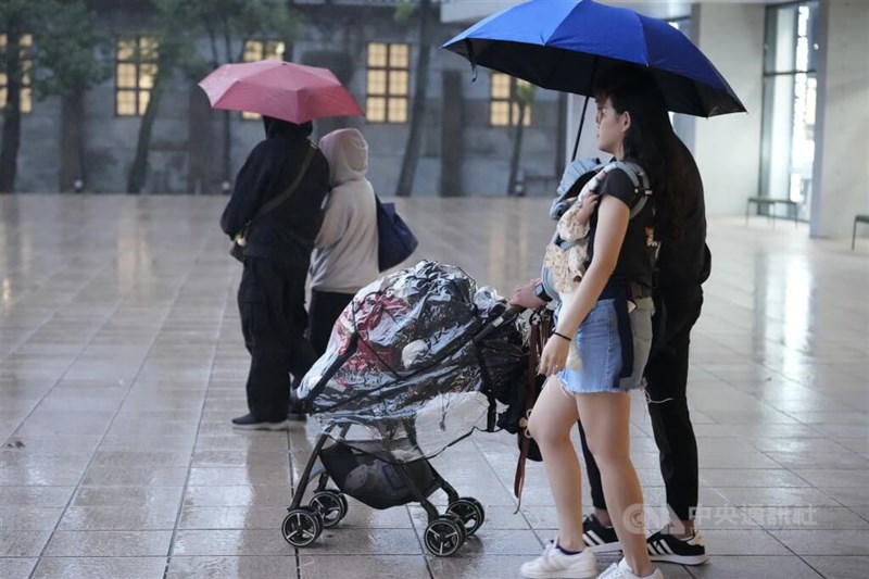 台北松菸文創園区を訪れる市民ら（資料）