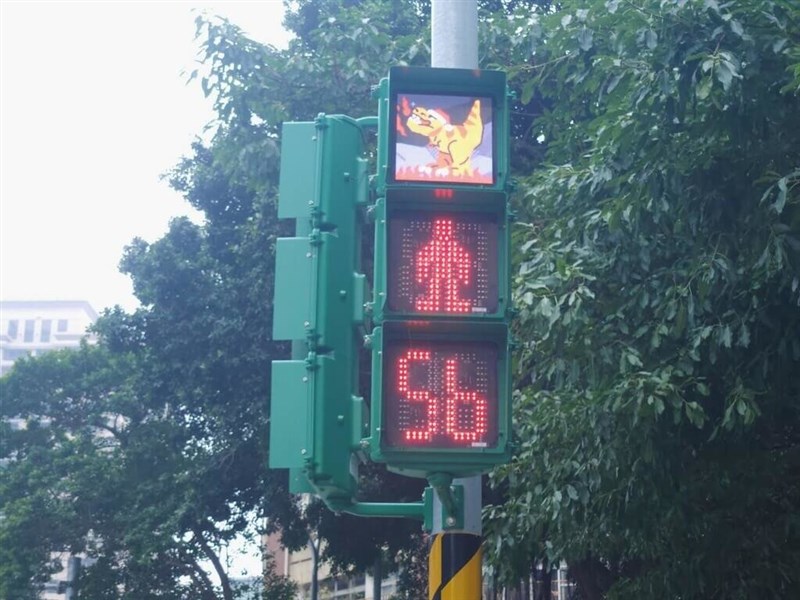 国立自然科学博物館周辺の歩行者用信号＝台中市交通局提供