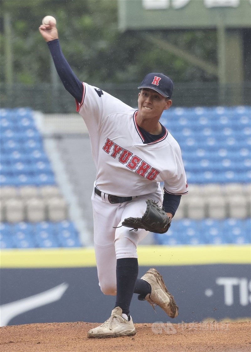 北海道選抜との試合で完封勝利を挙げた九州選抜の長山武蔵＝12月26日、新北市