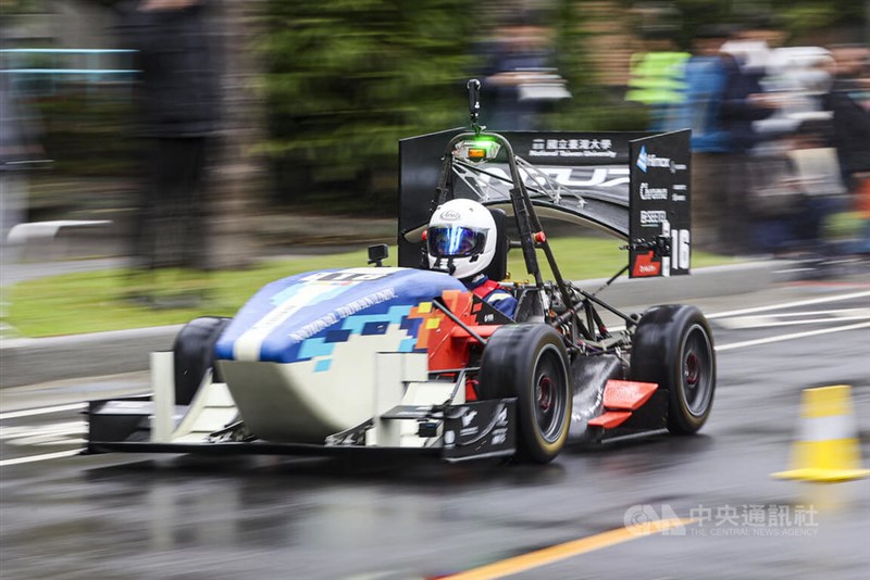 9月の「学生フォーミュラ日本大会2025」に参戦した台湾大学レーシングチームの「イプシロン6」＝12月27日、台北市