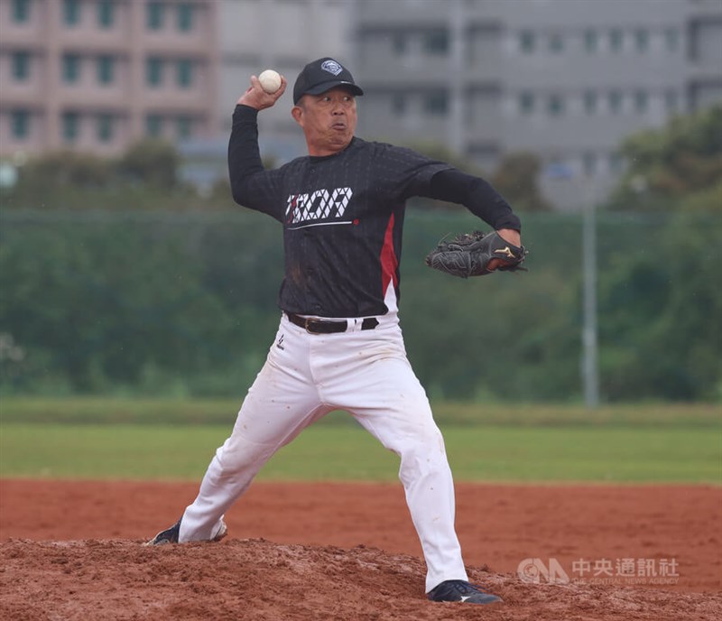 林に安打を浴びた劉義伝＝12月27日、台北市