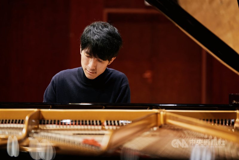 台北公演のリハーサルに臨むエリック・ルーさん（バッハ・インスピレーション提供、鄭達敬撮影）