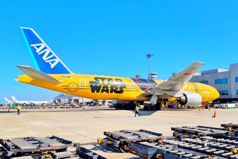 桃園空港によると全日空の「C-3PO」特別塗装機が同空港に飛来するのは初めて＝2026年1月14日、中央社記者呉睿騏撮影