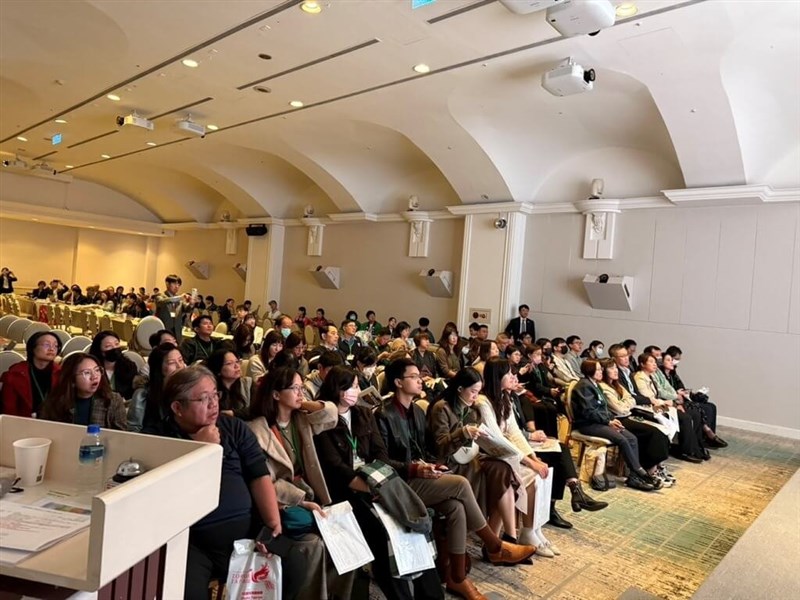 台北市内のホテルで開かれた日本の東北6県への教育旅行に関する説明会の様子＝教育部提供