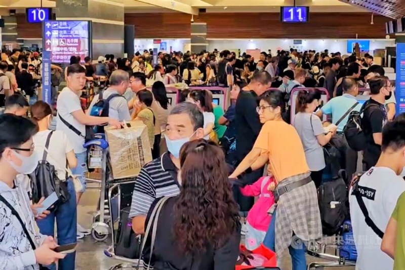 利用者でいっぱいの桃園国際空港（資料）