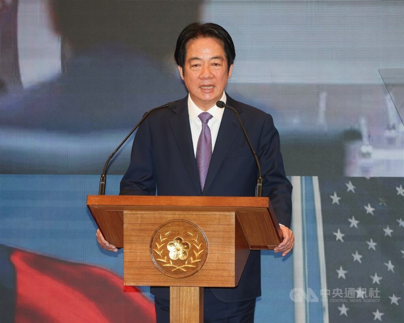 記者会見で米国との経済連携強化に意欲を示す頼清徳総統＝2月3日、台北市